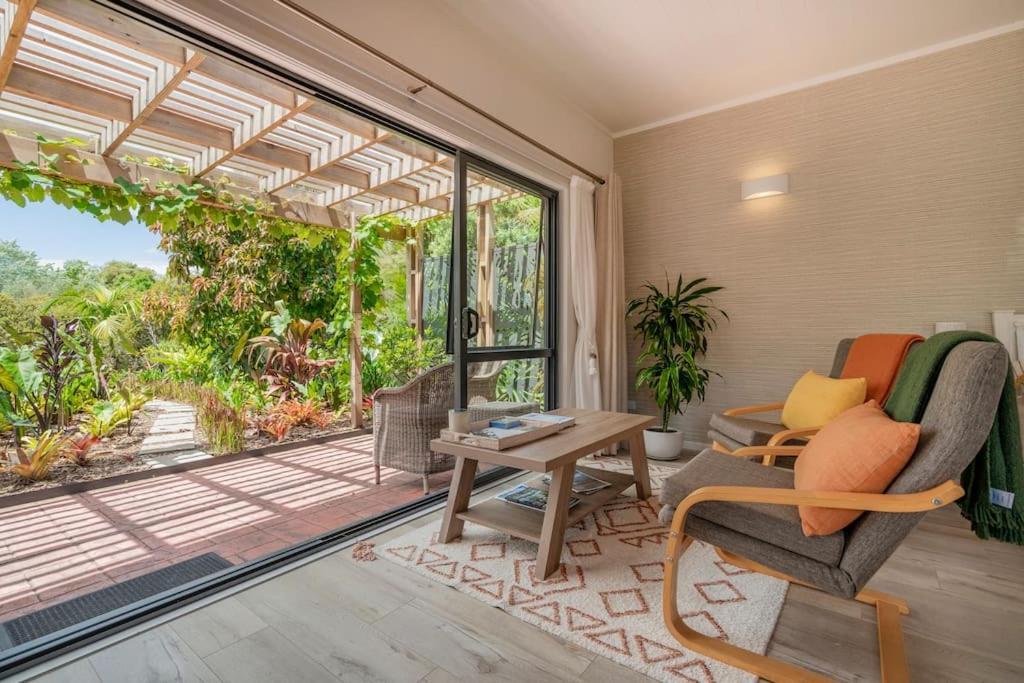 On The Point Apartment Whitianga Exterior photo